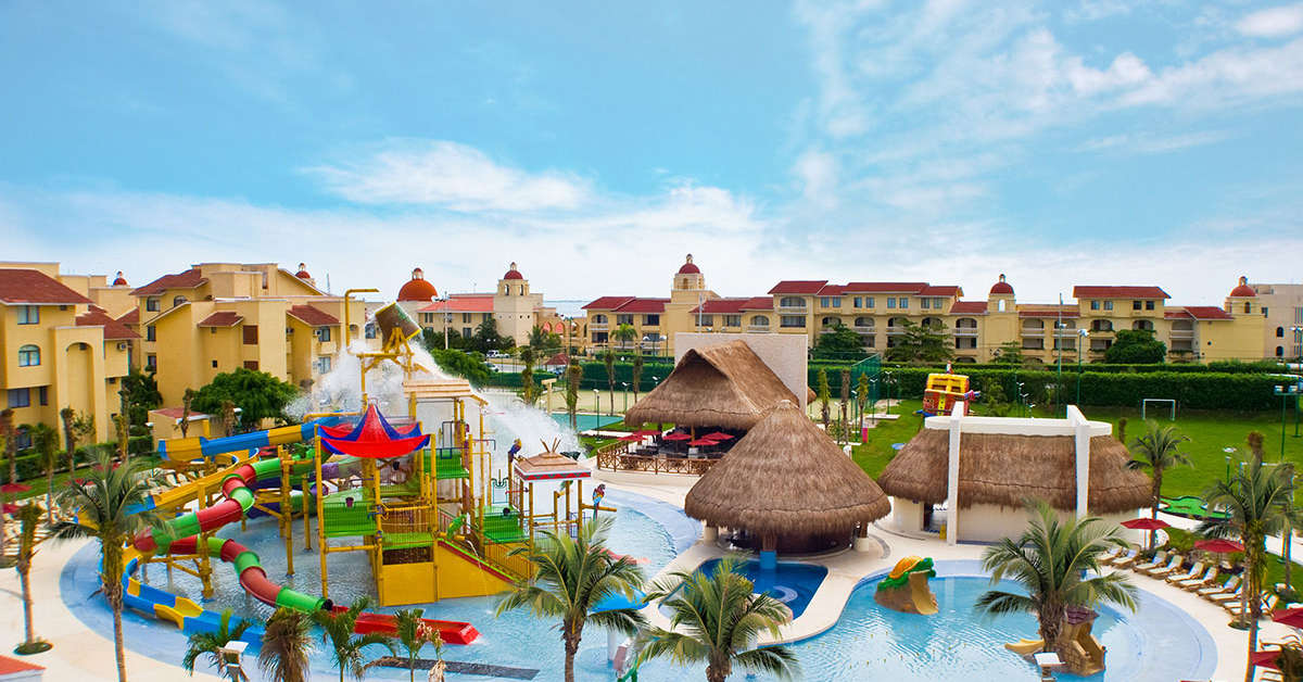 Een foto van het zwembad bij All Ritmo Cancun Resort & Waterpark
