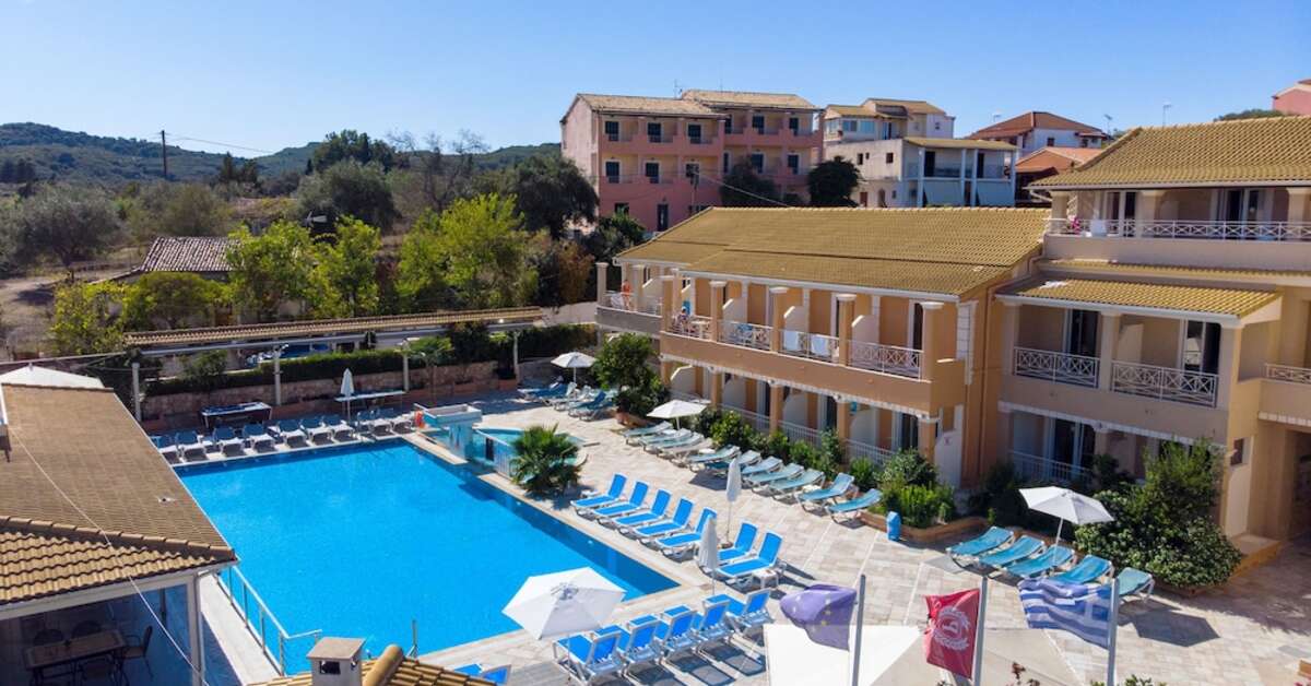 Ein Foto vom Pool im Kavos Plaza