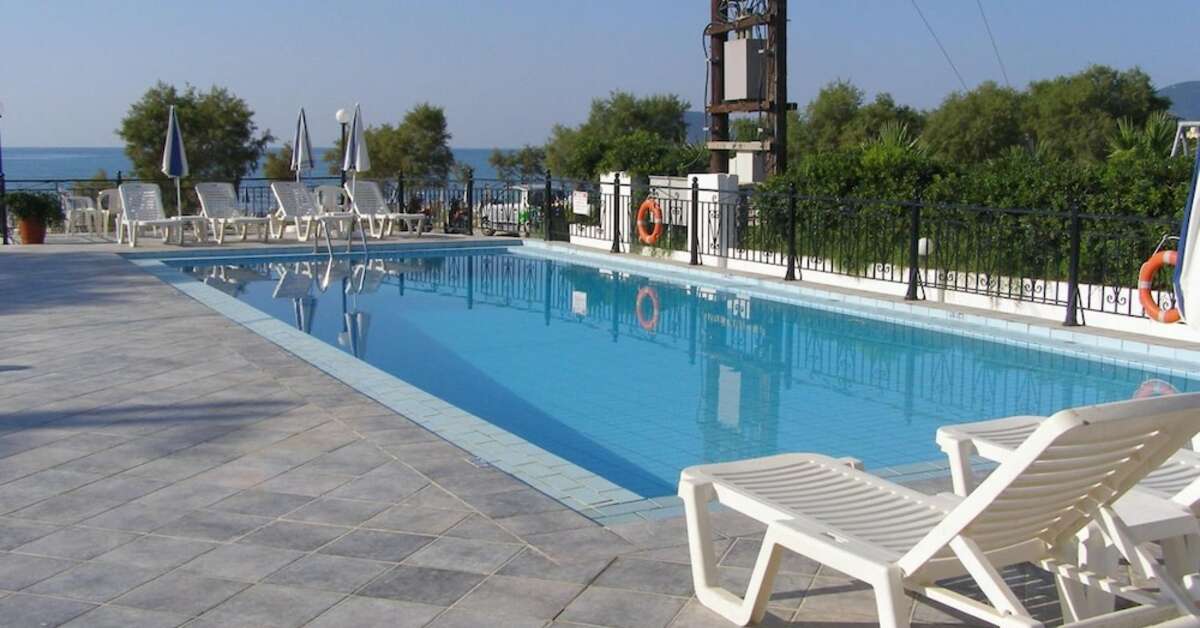 Een foto van het zwembad bij Andreolas Beach Hotel