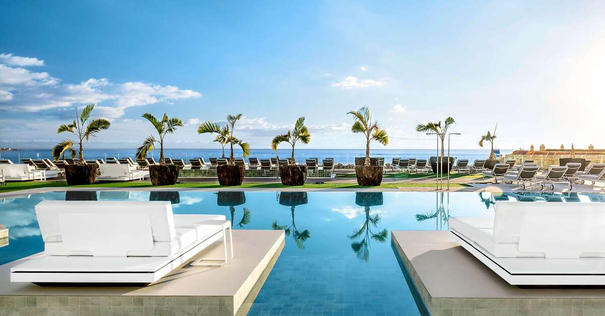 Een foto van het zwembad bij Hotel Royal Hideaway Corales Suites