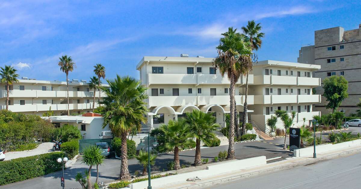 Ein Foto von der Außenansicht des Ixia Dream Beachfront Hotel