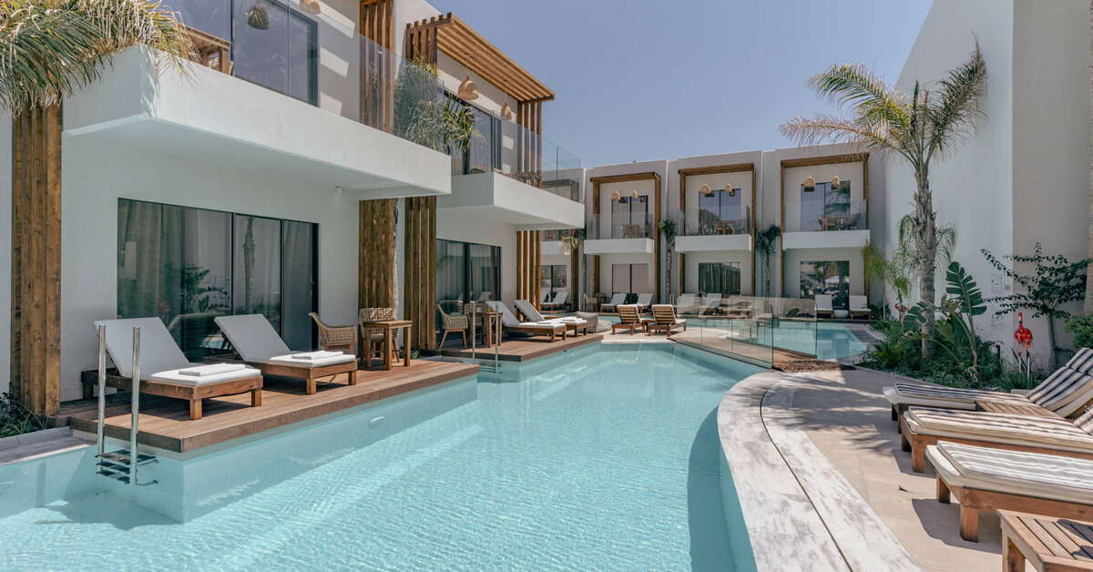 Een foto van het zwembad bij Galazio Beach Resort