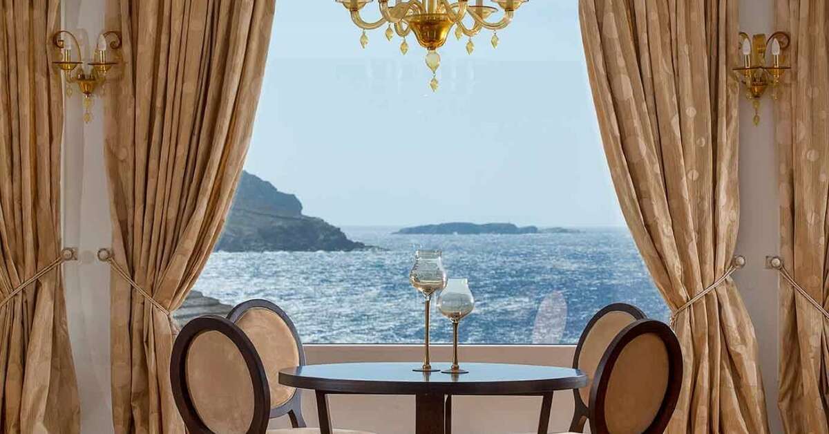 Een foto van het interieur van Manoulas Mykonos Beach Resort