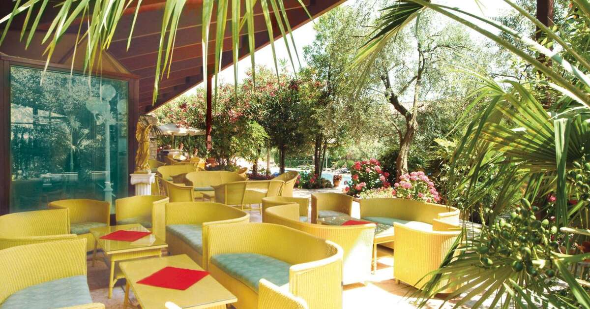 Een foto van het terras bij Sporthotel Olimpo