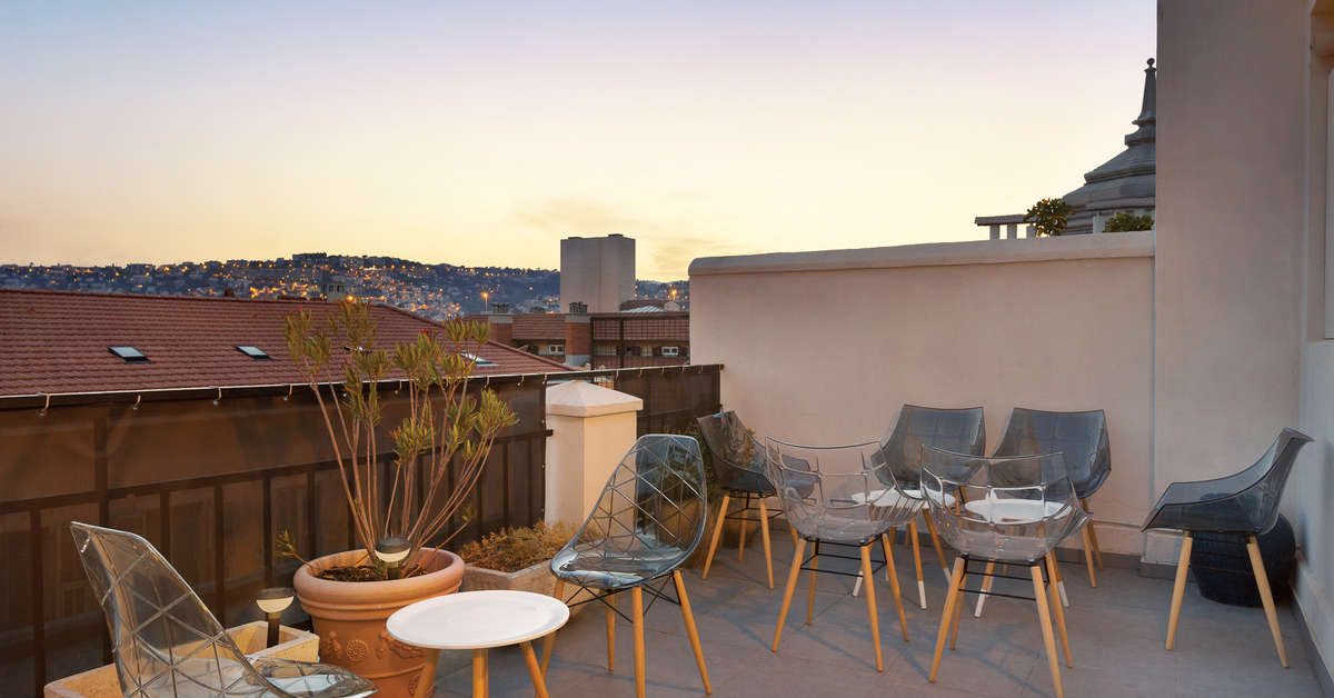 Een foto van het terras bij Hotel Byakko Nice