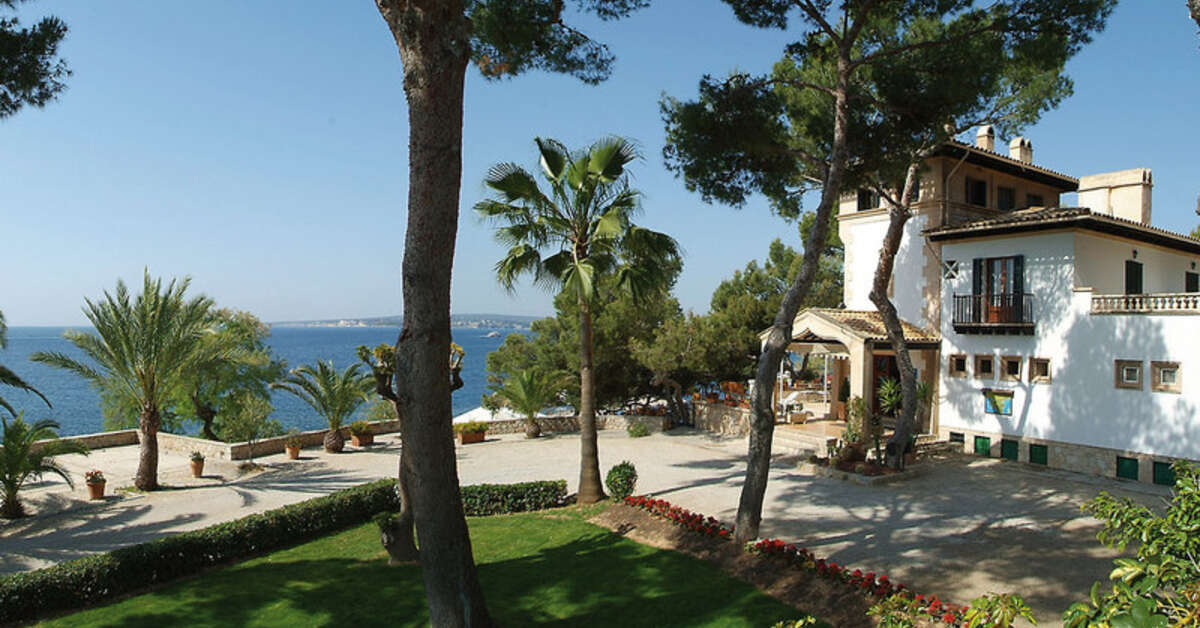 Een foto van het terras bij Hotel Bendinat