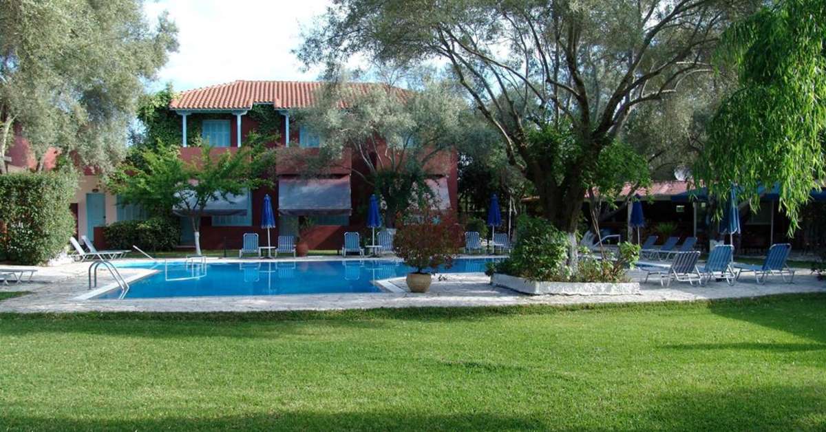 Een foto van het zwembad bij Villa Kazazis