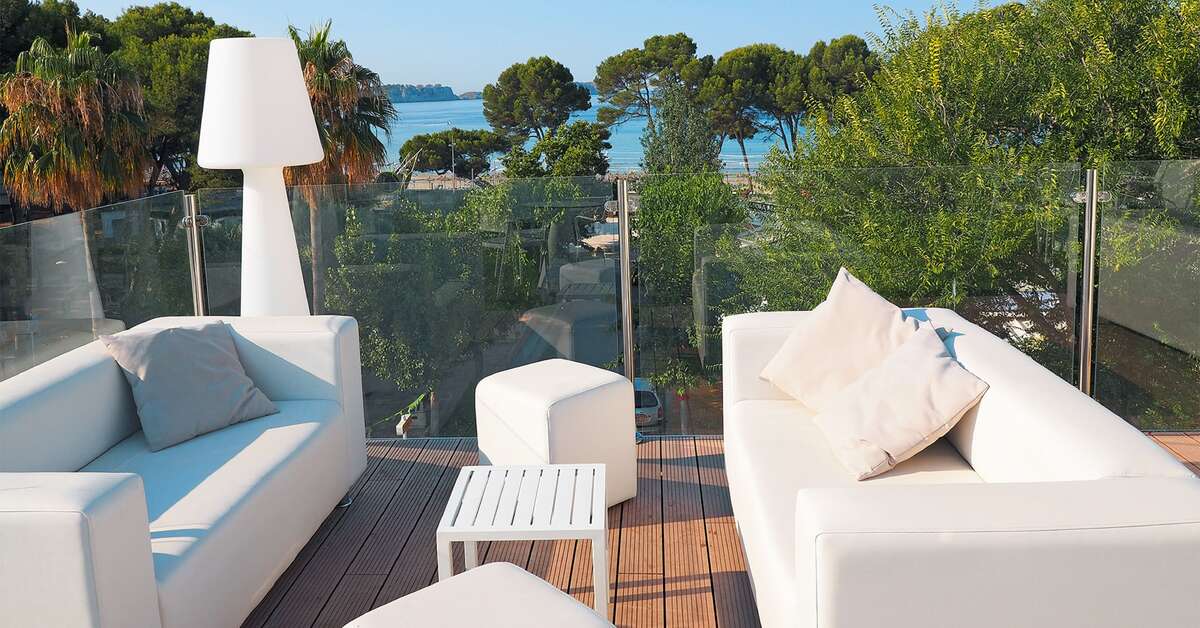 Een foto van het terras bij Hotel Morlans Garden