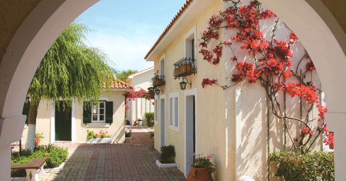 Een foto van de buitenkant van Mouikis Sun Village