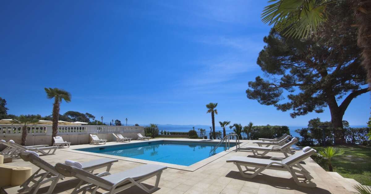 Een foto van het zwembad bij Hotel Kvarner