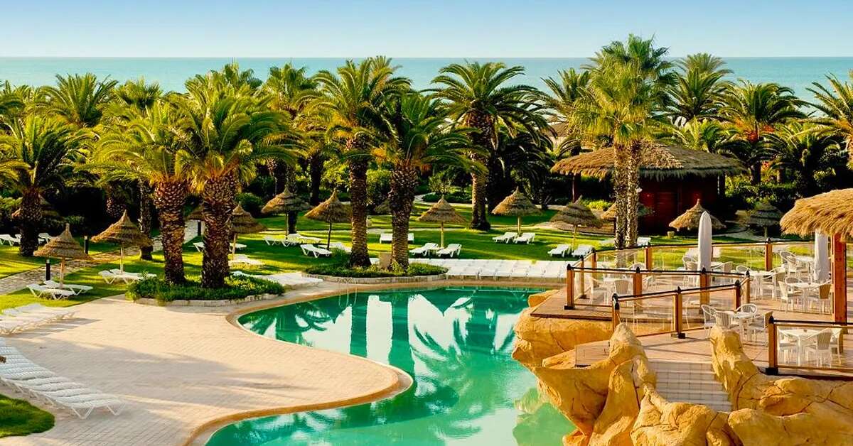 Een foto van het zwembad bij Sentido Phenicia Hotel