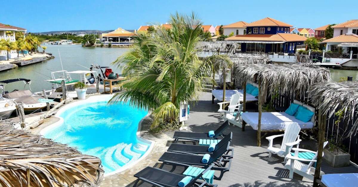 Een foto van het zwembad bij Ocean Breeze Boutique Hotel