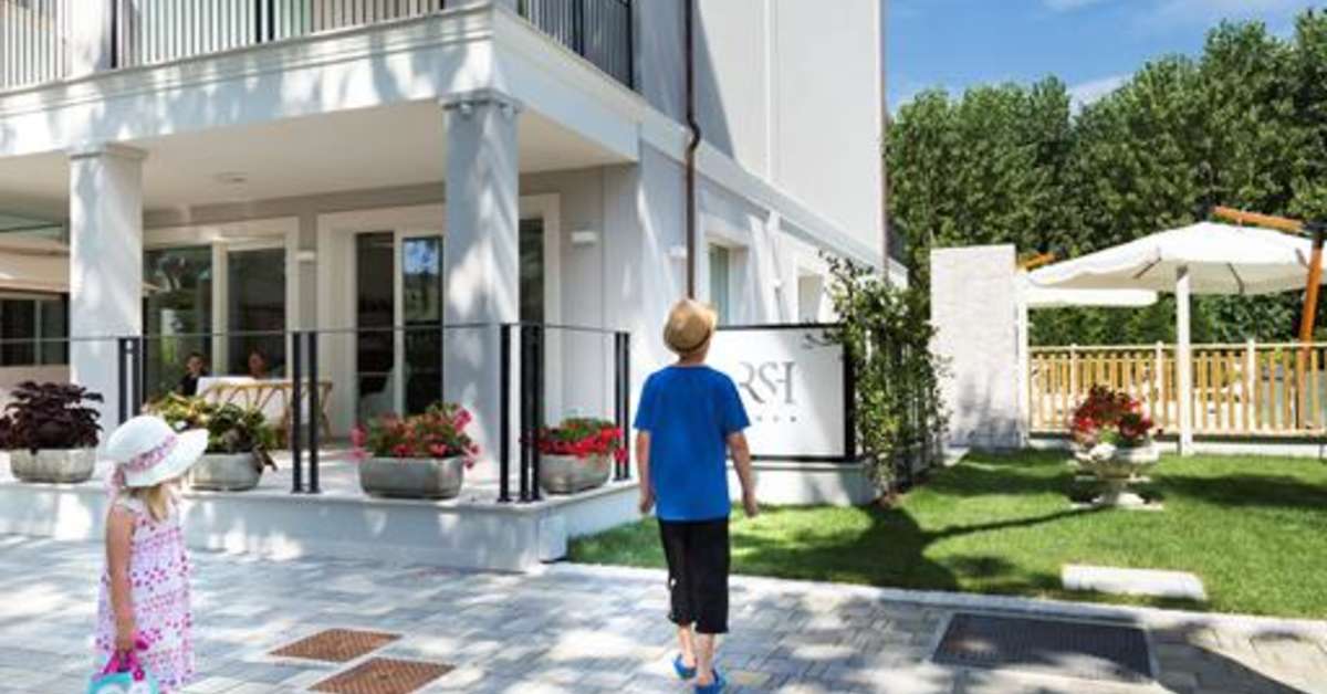 Een foto van de buitenkant van Rimini Suite Hotel