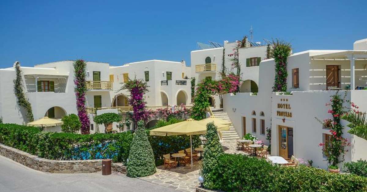 Een foto van de buitenkant van Proteas Hotel & Suites