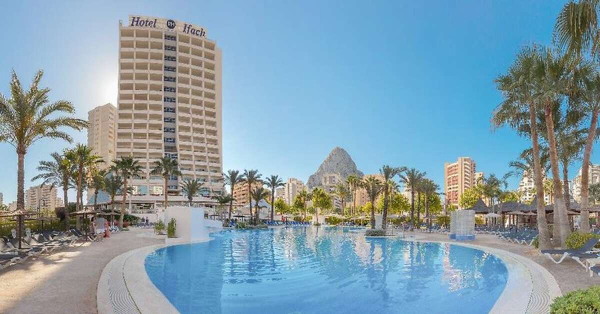 Een foto van het zwembad bij RH Ifach