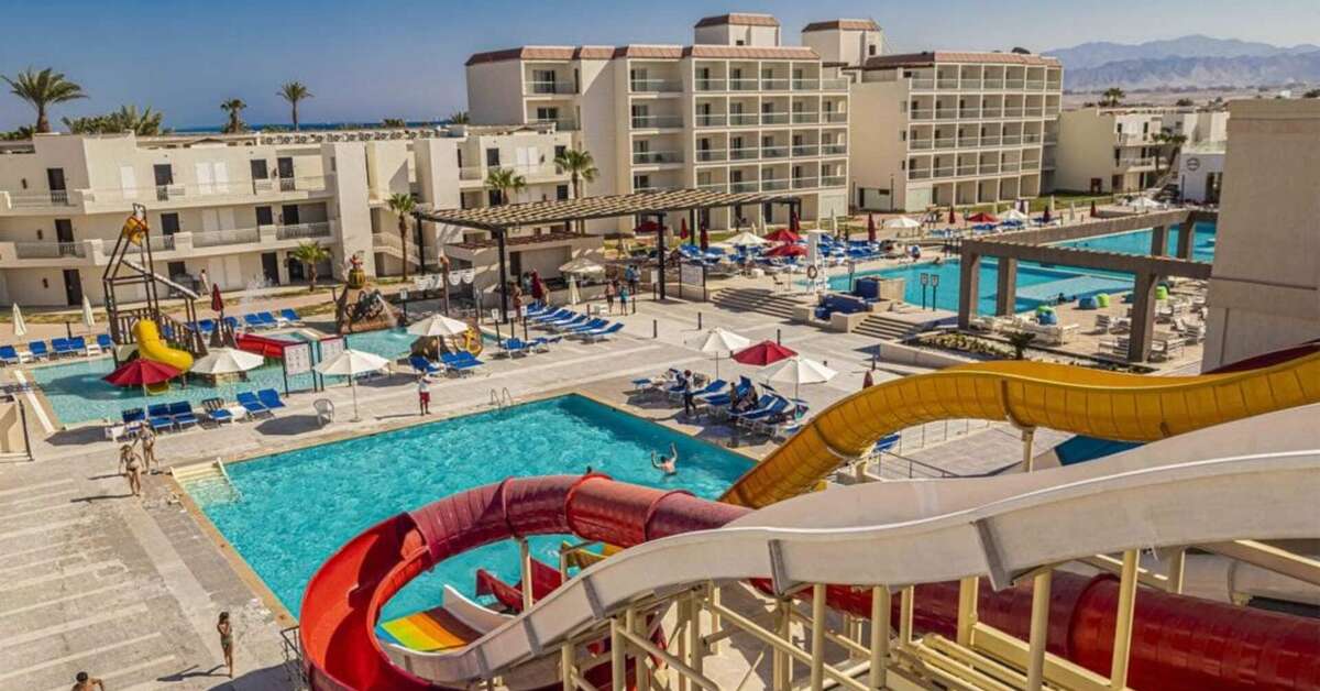Een foto van het zwembad bij Amarina Abu Soma Resort & Aquapark