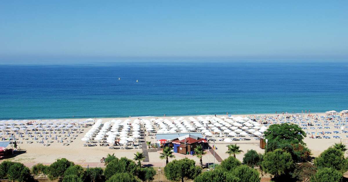 Ein Foto vom Strand beim Grand Zaman Garden