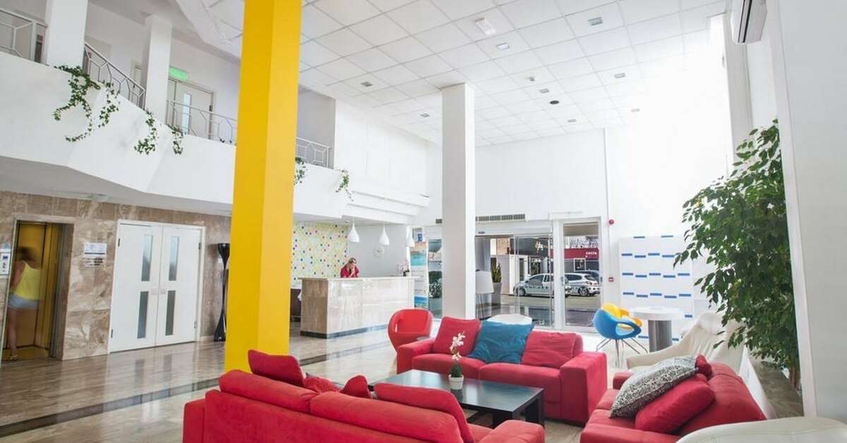 Een foto van het interieur van Napa Jay Hotel