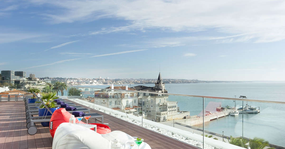 Een foto van het terras bij Hotel Baia