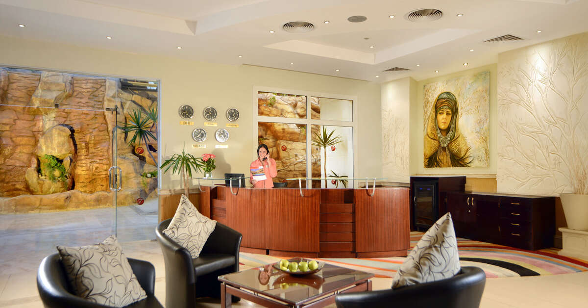 Een foto van het interieur van Naama Bay Hotel