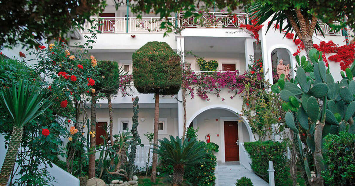 Een foto van de buitenkant van Louros Beach Hotel & Spa