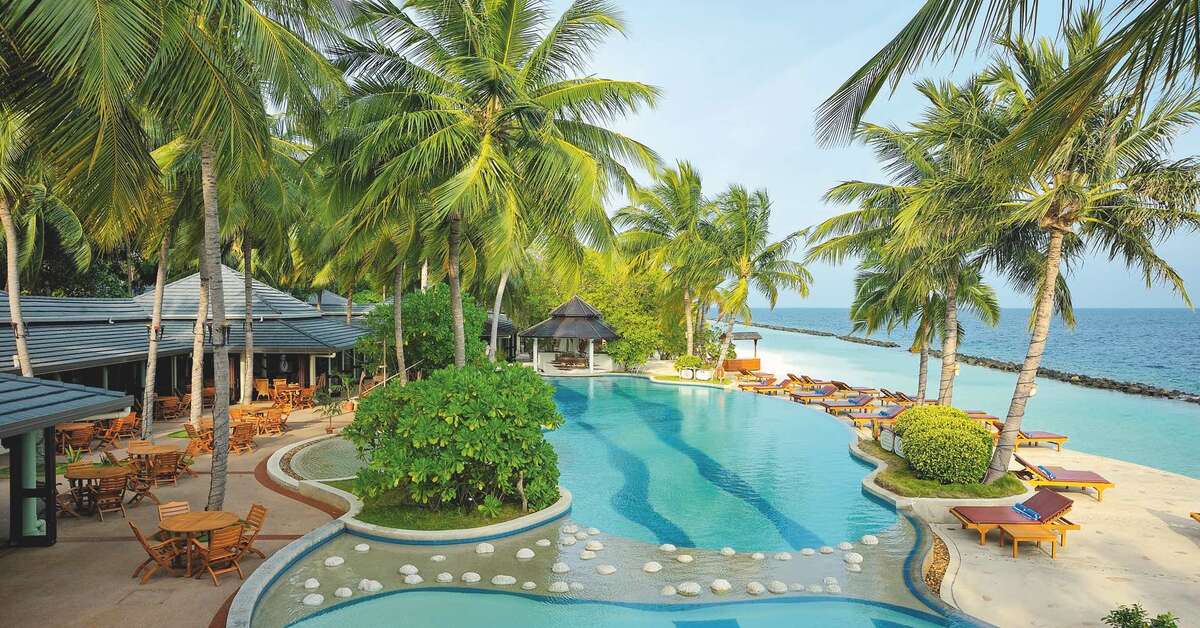 Een foto van het zwembad bij Royal Island Resort & Spa
