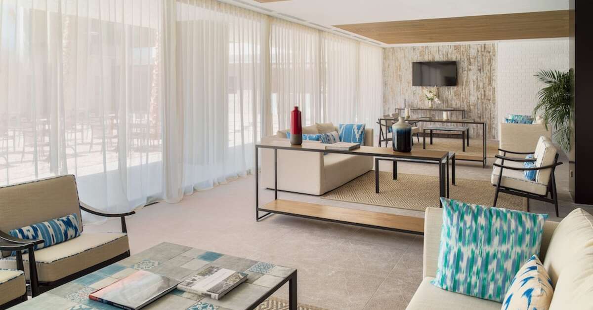 Een foto van de buitenkant van H10 Casa Del Mar