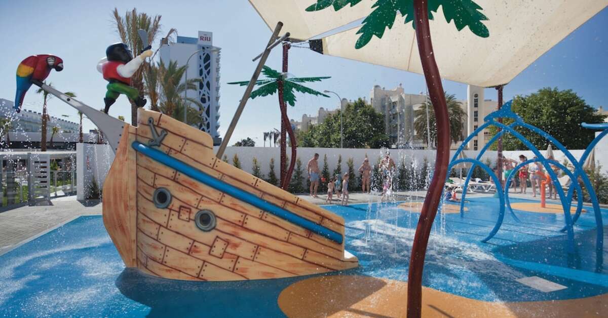 Een foto van het zwembad bij Riu Costa del Sol