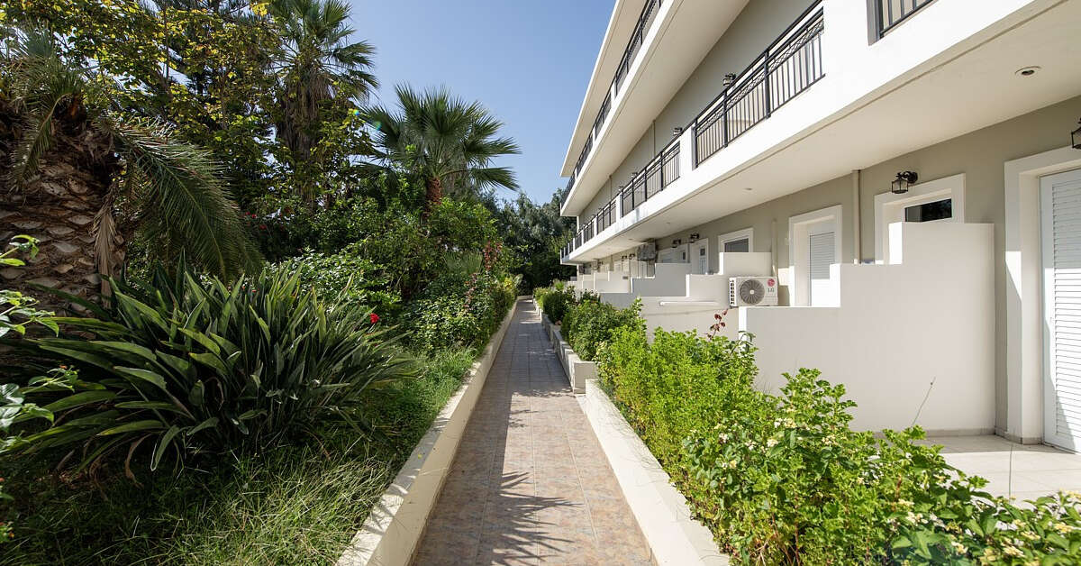 Een foto van de buitenkant van Hotel Vantaris Garden
