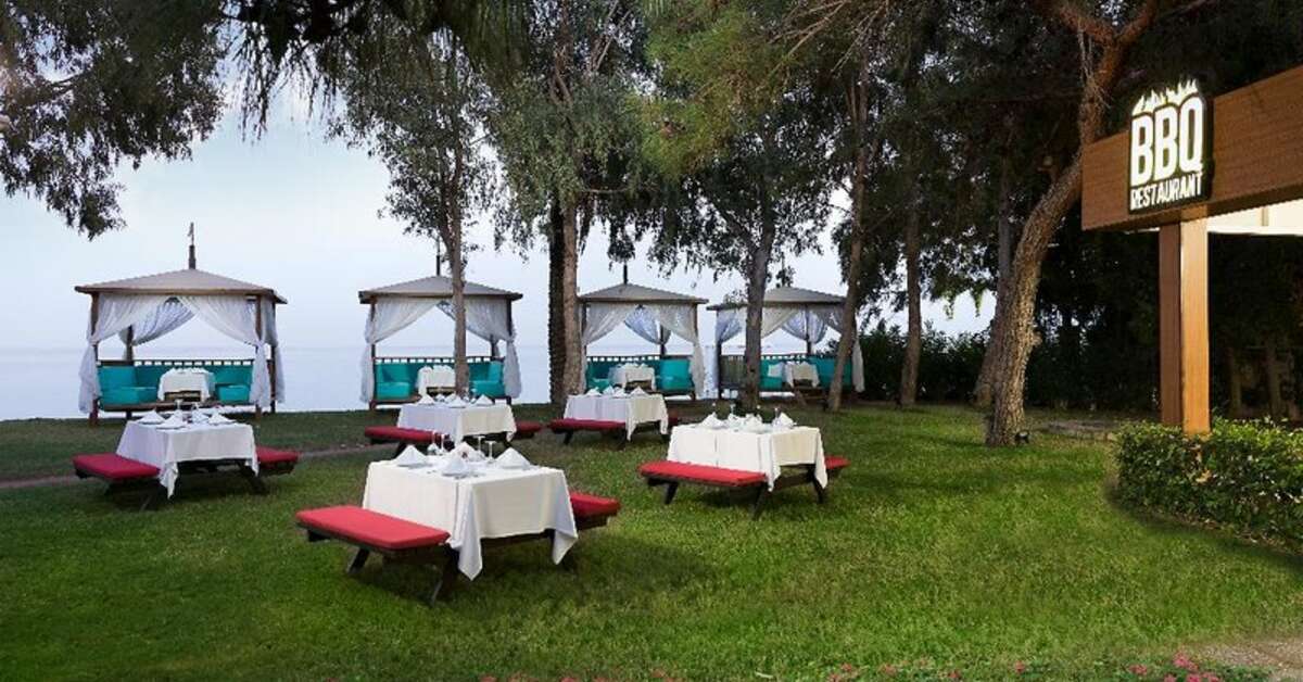 Een foto van het terras bij Rixos Beldibi