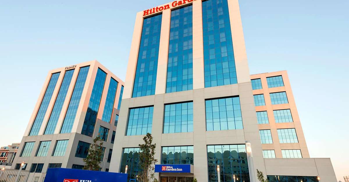 Een foto van de buitenkant van Hilton Garden Inn Sevilla