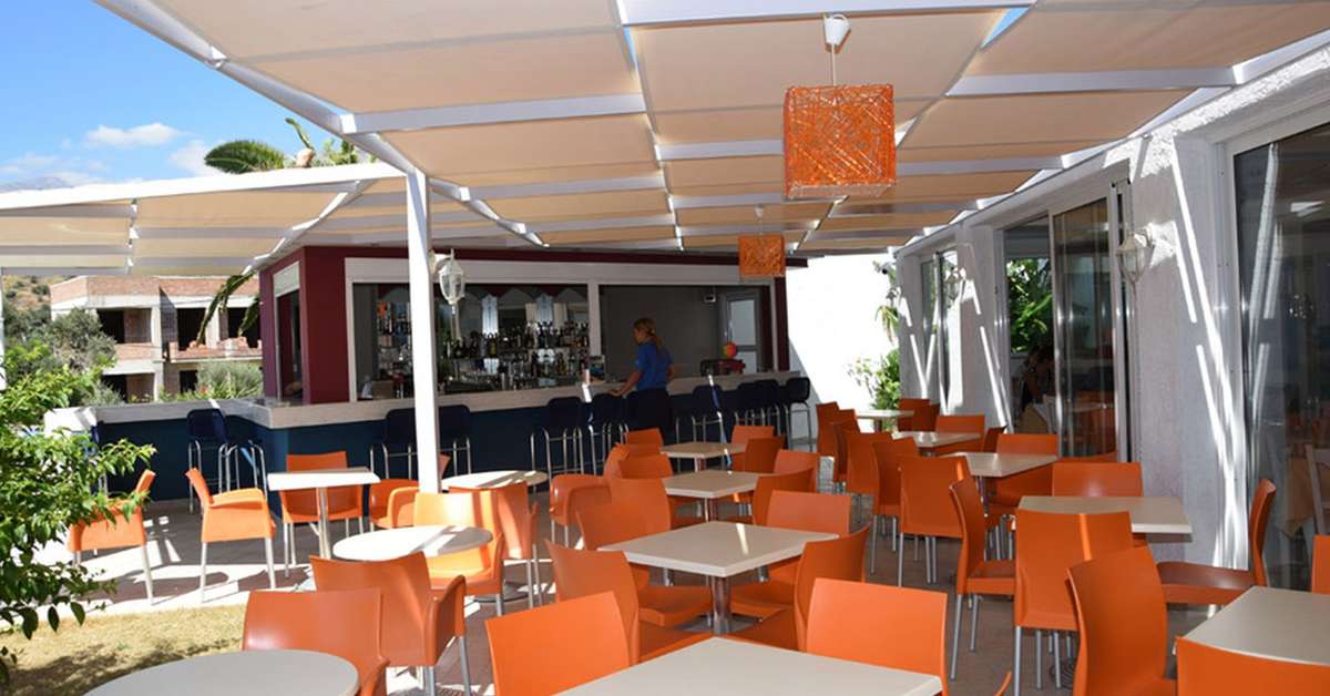 Een foto van het terras bij Myrtis Hotel