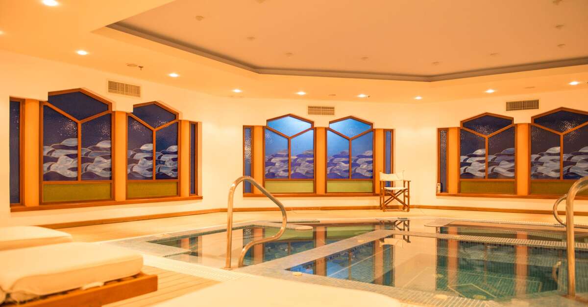 Een foto van het zwembad bij Neptune Luxury Resort