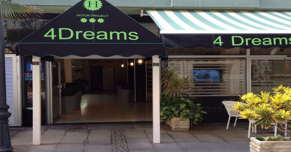 Een foto van de buitenkant van 4Dreams Hotel