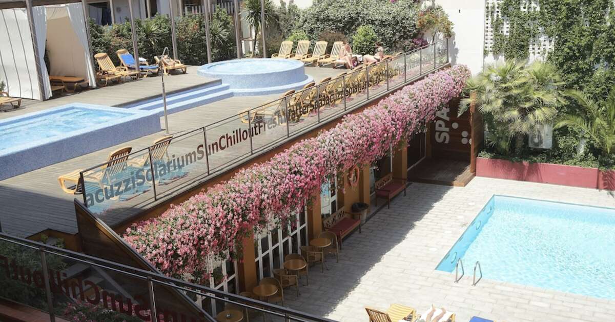 Een foto van het zwembad bij Alegria Plaza Paris