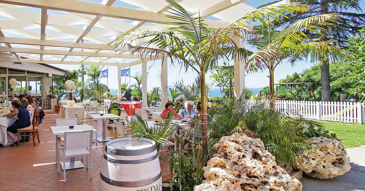 Ein Foto von der Terrasse im La Bussola Hotel