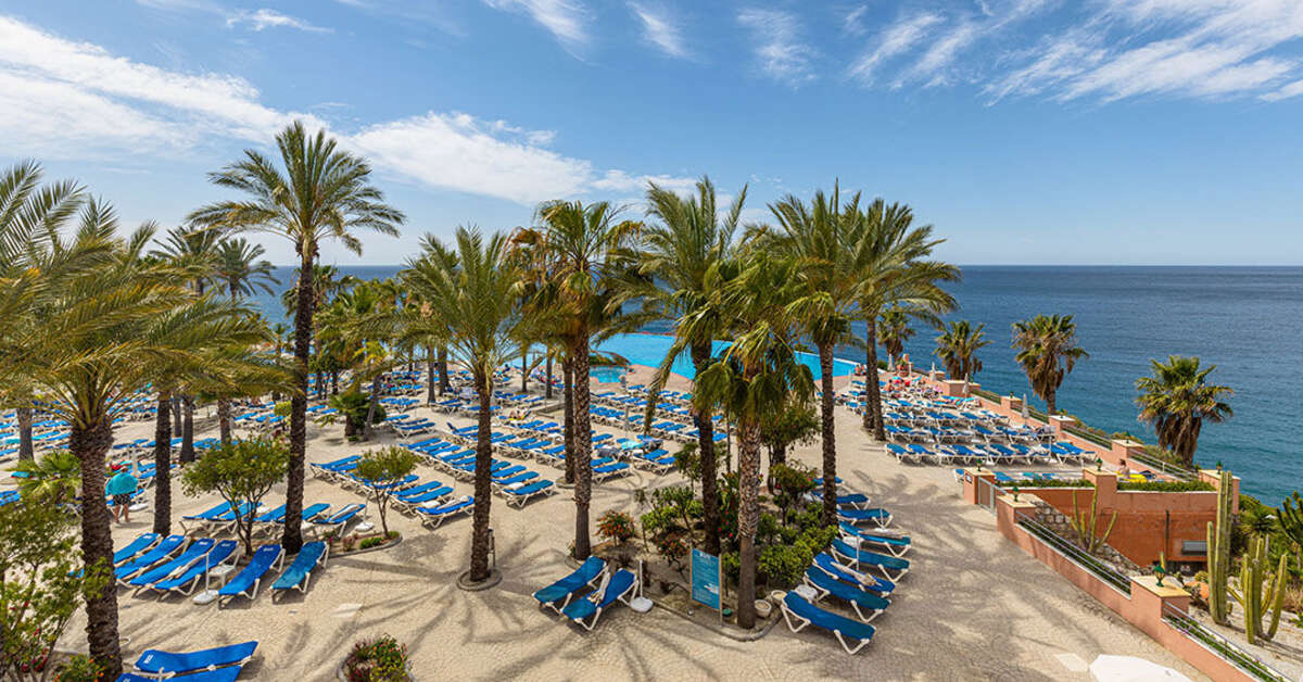 Een foto van het zwembad bij Playacalida Hotel