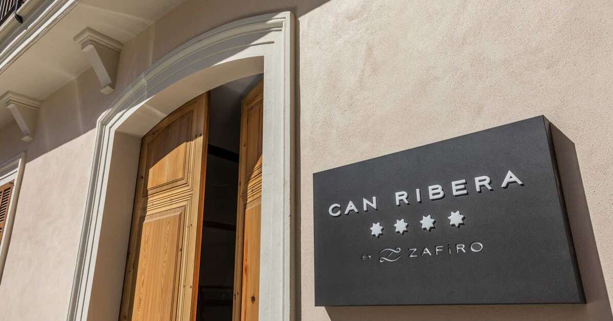 Ein Foto von der Außenansicht des Zafiro Can Ribera Boutique