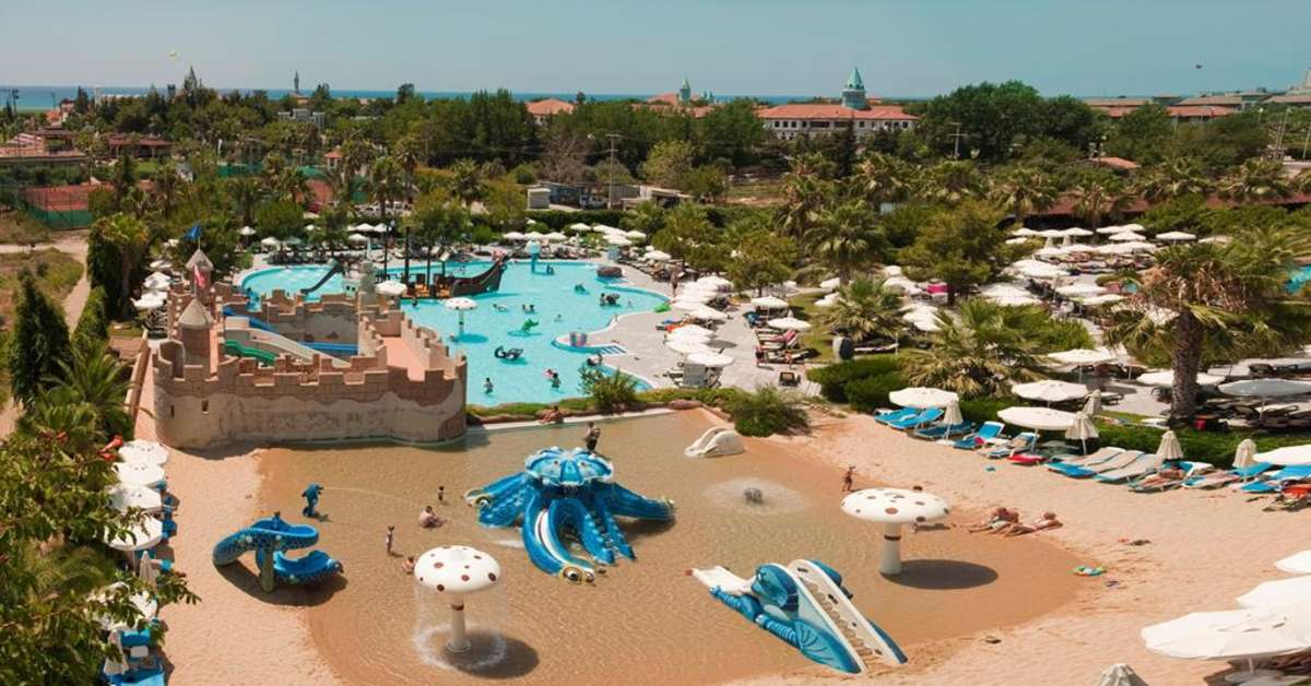 Een foto van het zwembad bij Ali Bey Park Manavgat