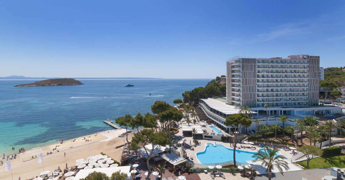 Een foto van het zwembad bij Melia Calvia Beach
