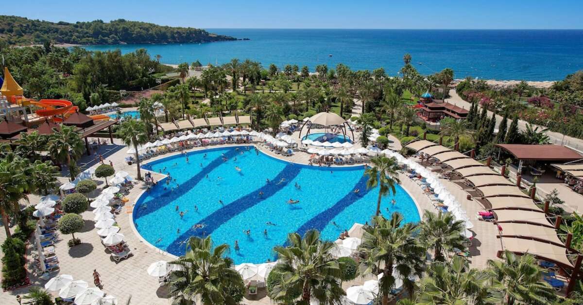 Een foto van het zwembad bij Saphir Resort & Spa