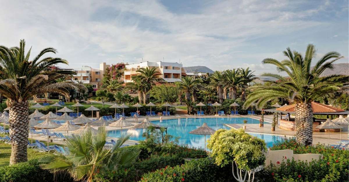 Een foto van het zwembad bij Anissa Beach & Village Hotel
