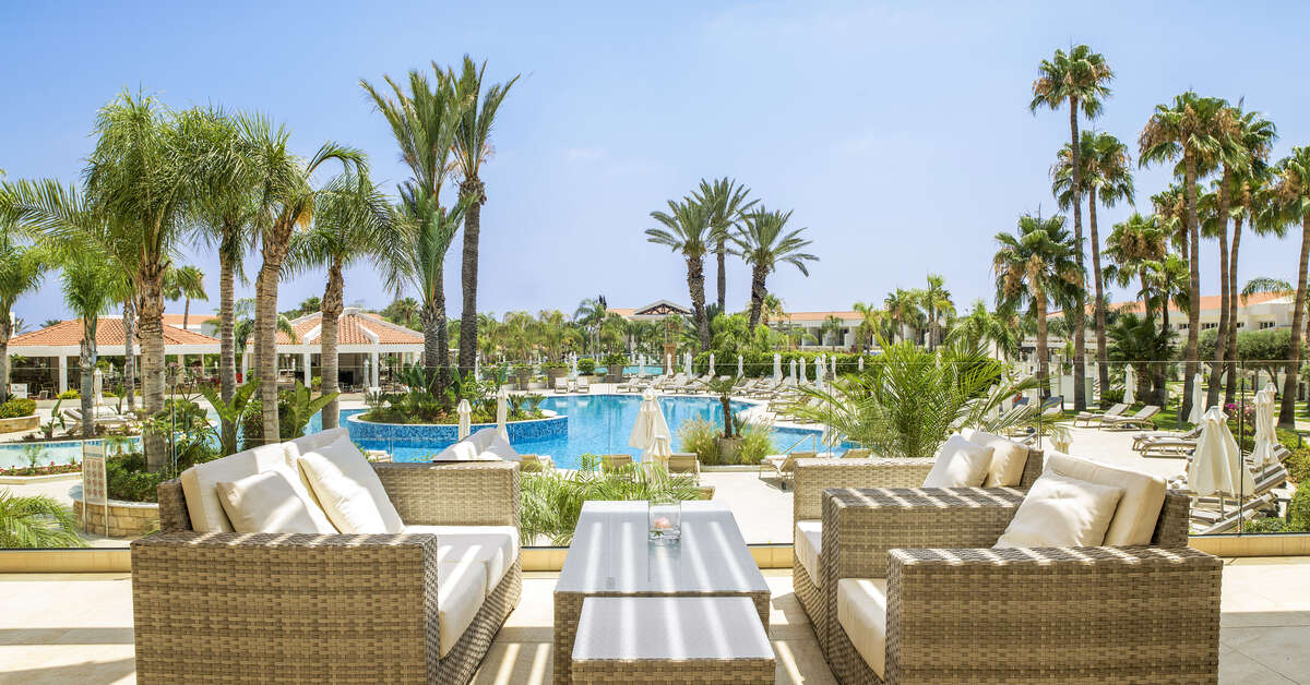 Een foto van het terras bij Olympic Lagoon Resort Ayia Napa