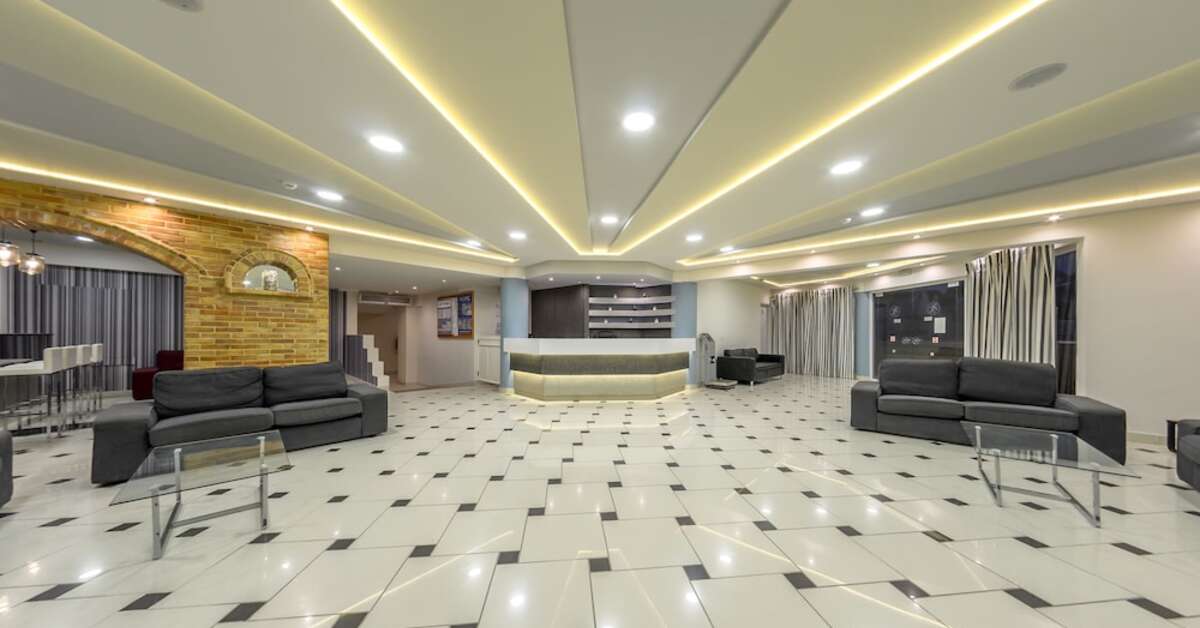 Een foto van het interieur van Karras Hotel