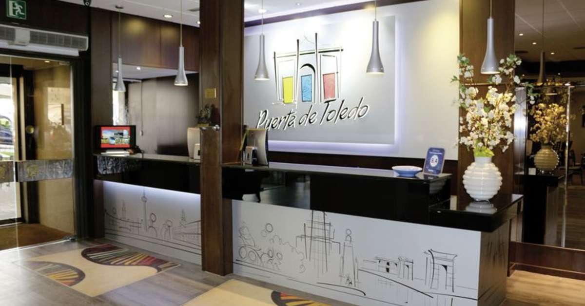 Een foto van het interieur van Hotel Puerta de Toledo