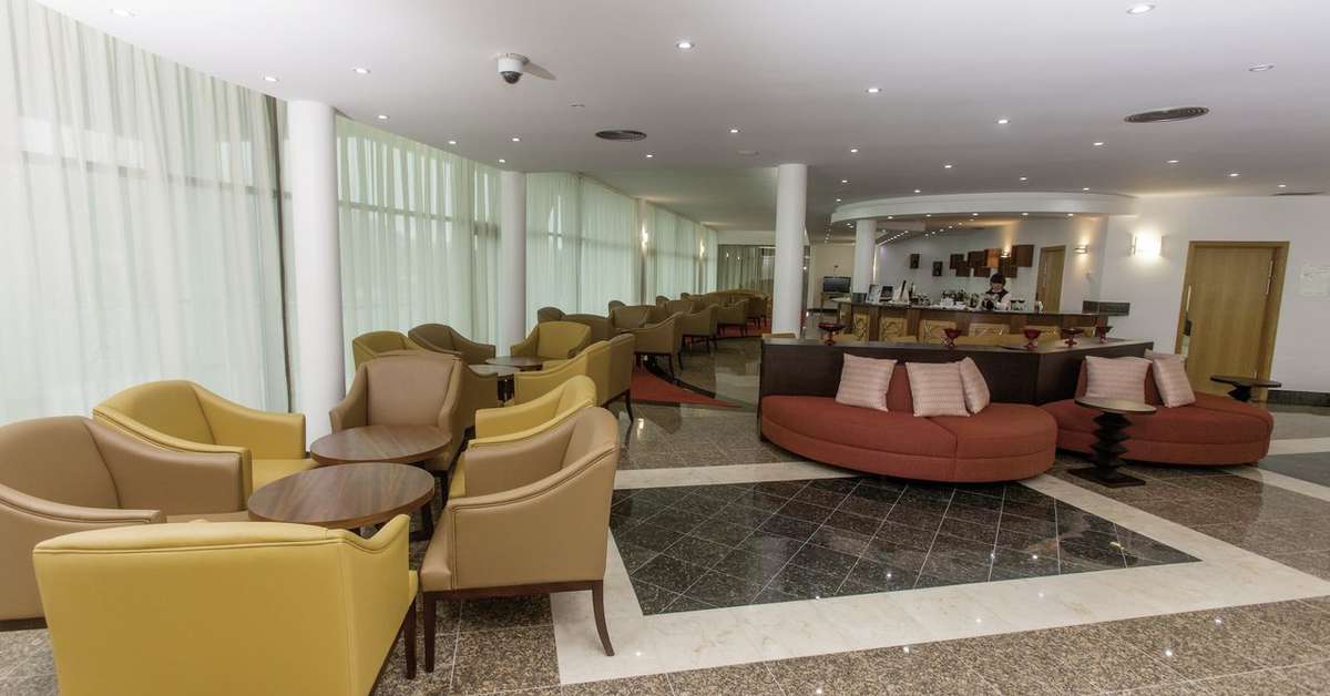 Een foto van het interieur van Angra Marina Hotel