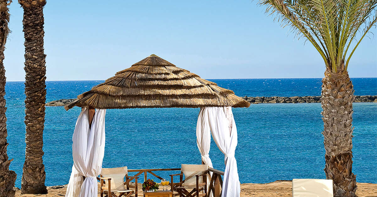 Een foto van het terras bij Constantinou Bros Athena Royal Beach Hotel