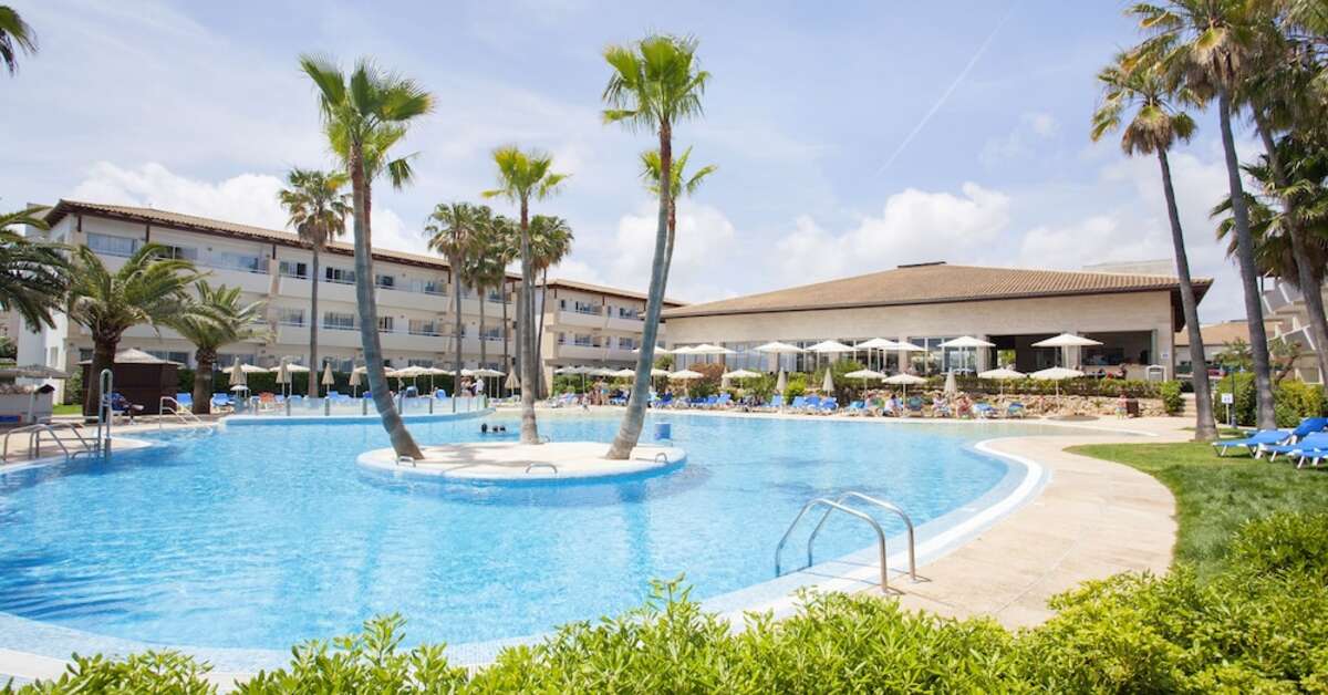 Een foto van het zwembad bij Grupotel Mallorca Mar