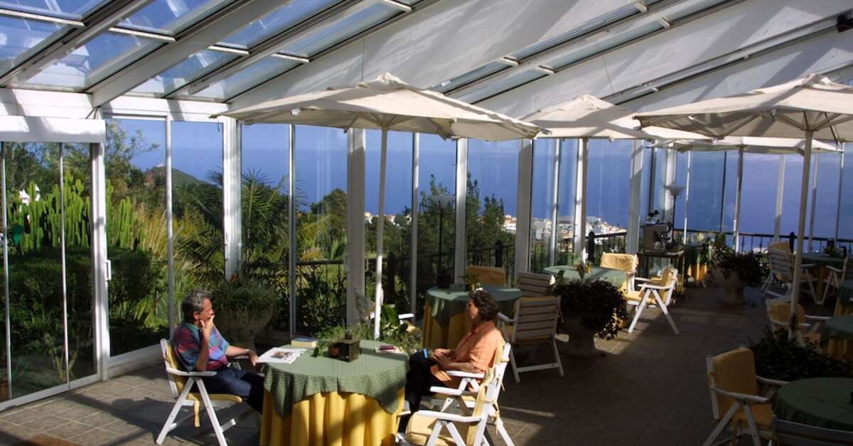 Een foto van het terras bij Hotel La Palma Romantica