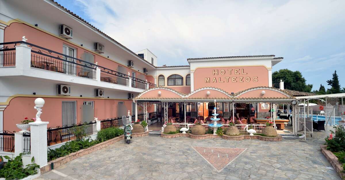 Een foto van de buitenkant van Hotel Maltezos